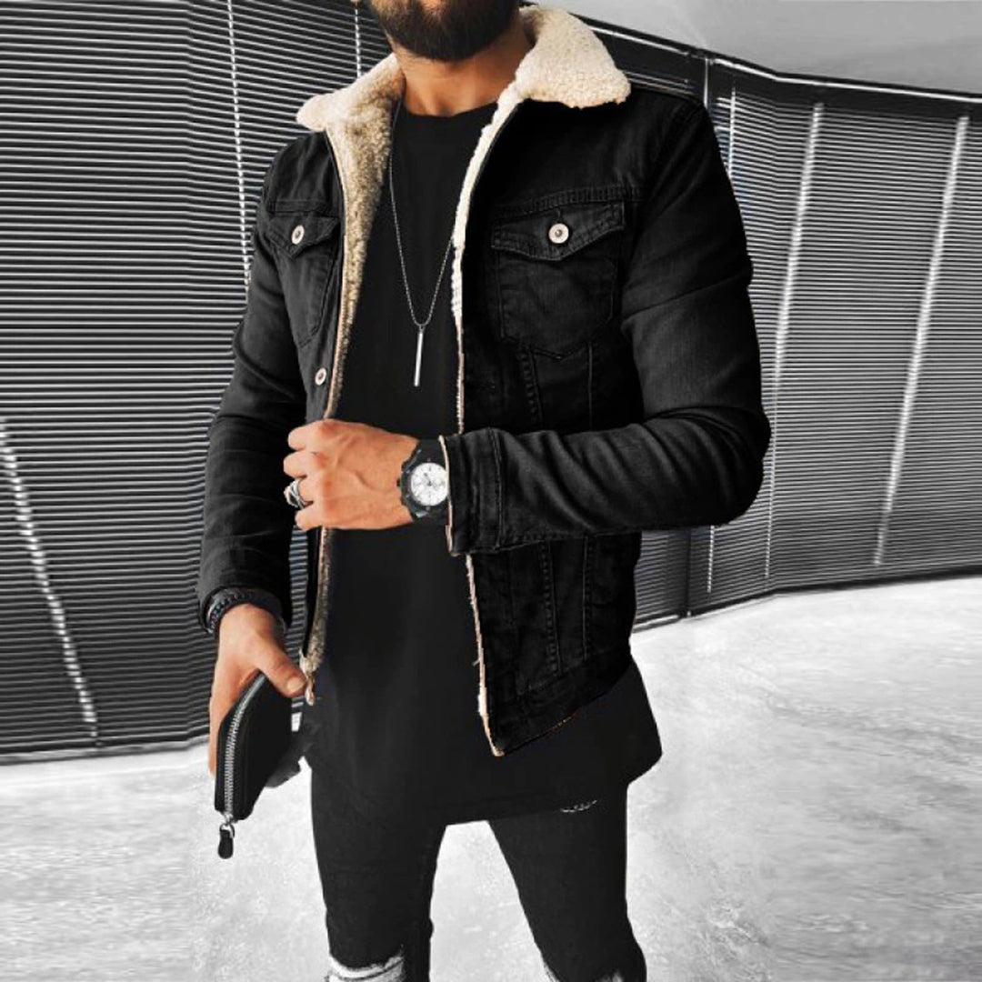 Stilren herrjacka med modern passform, en bekväm casual jacka som passar för alla tillfällen.