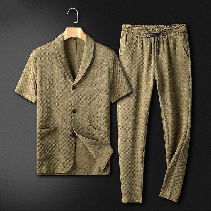 Elegant herrdräkt i modern stil med geometriskt mönster. Stilfulla herrkläder för en sofistikerad look.