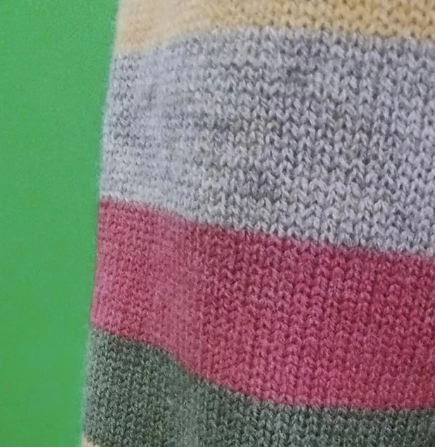 Modern huvtröja för män. Stilren, bekväm herr-hoodie för vardagsstil, höstmode och vårkläder.