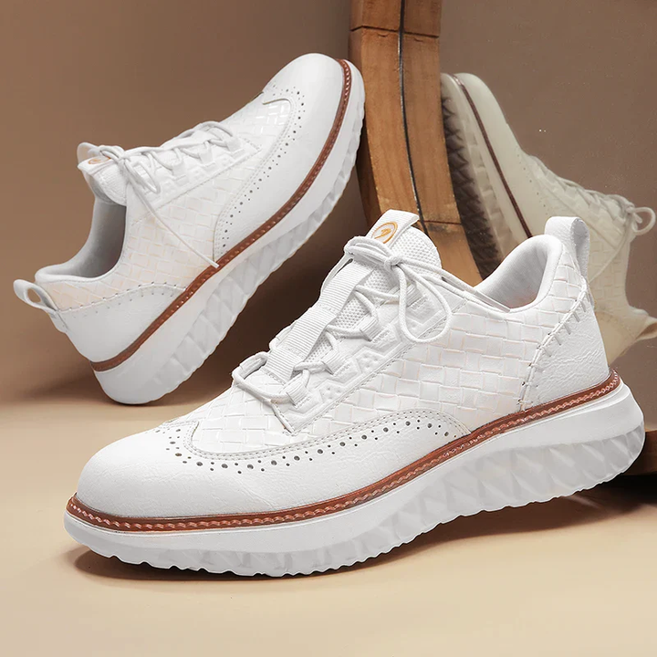 Blå herr Oxford-sneakers med vit sula, sportiga men ändå stilrena. Bekväma vardagsskor för män.