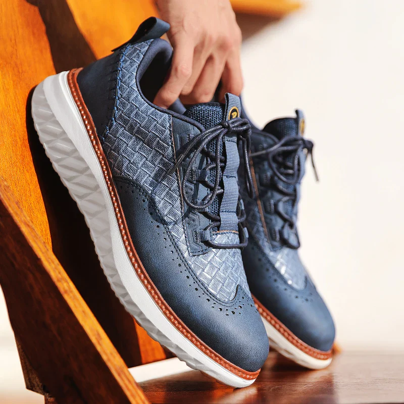 Vita herr Oxford-sneakers, lätta och bekväma. Stilrena sportiga skor för en fräsch look.