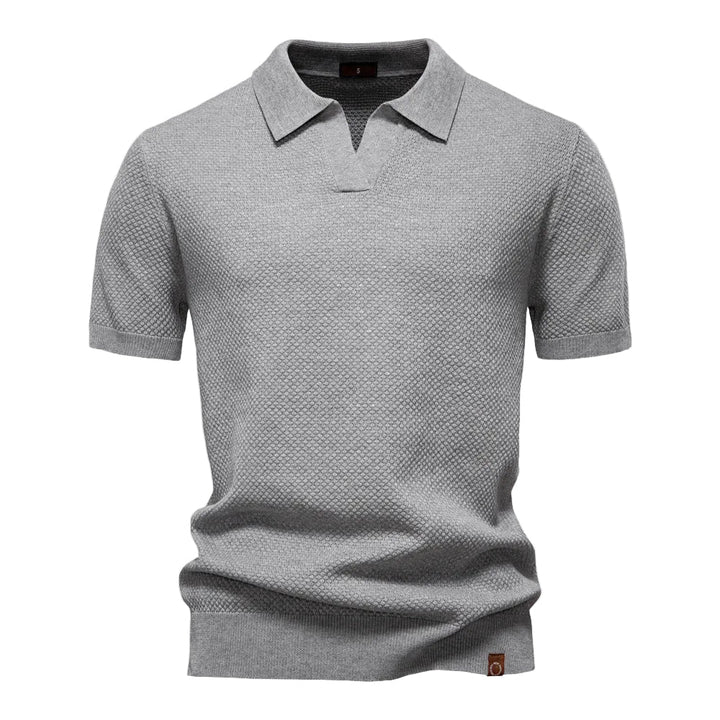 Herr pikétröja i klassisk stil, perfekt för en tidlös och elegant vardagslook. Bekväm och mångsidig.