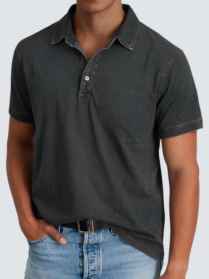 Sommarpoloshirt herr, kortärmad, med avslappnad passform. Perfekt för vardag och en klassisk vintage look.