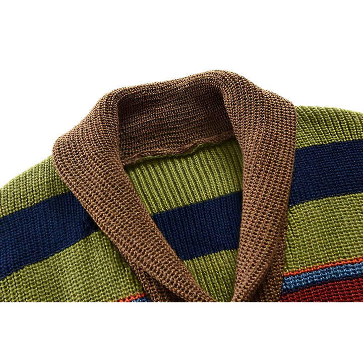 Mjuk herr cardigan i retrostil med färgblock och sjalkrage för bekvämt höst- och vårmode.