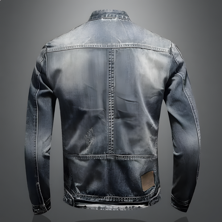 Snygg retro jeansjacka för män, perfekt som vår- eller höstjacka. Tidlös bikerstil för en cool och avslappnad look.