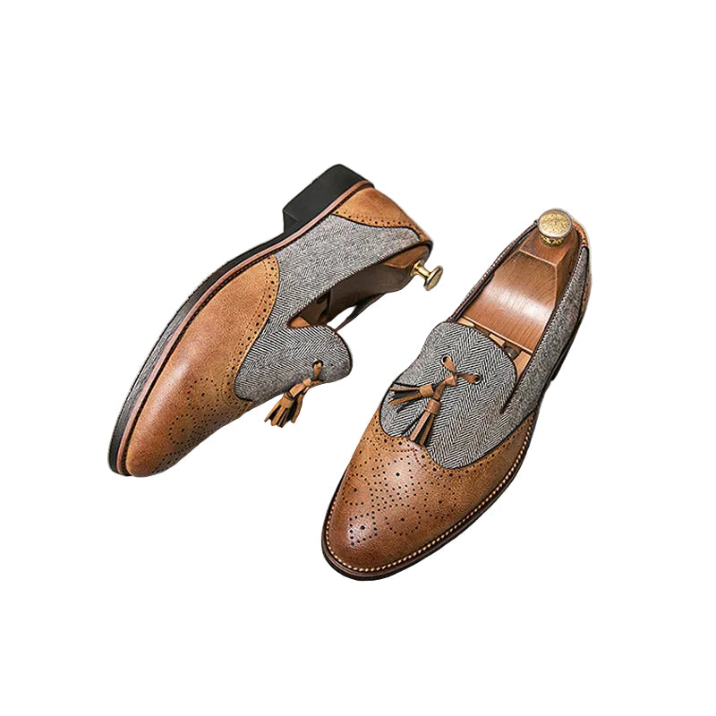 Herr retro loafers med tofs i brunt läder, eleganta och bekväma för både formella och avslappnade tillfällen.