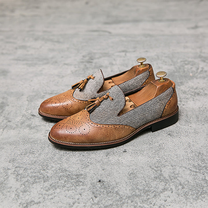 Bekväma bruna loafers för män med tofsdetaljer, perfekt för en elegant men avslappnad stil varje dag.