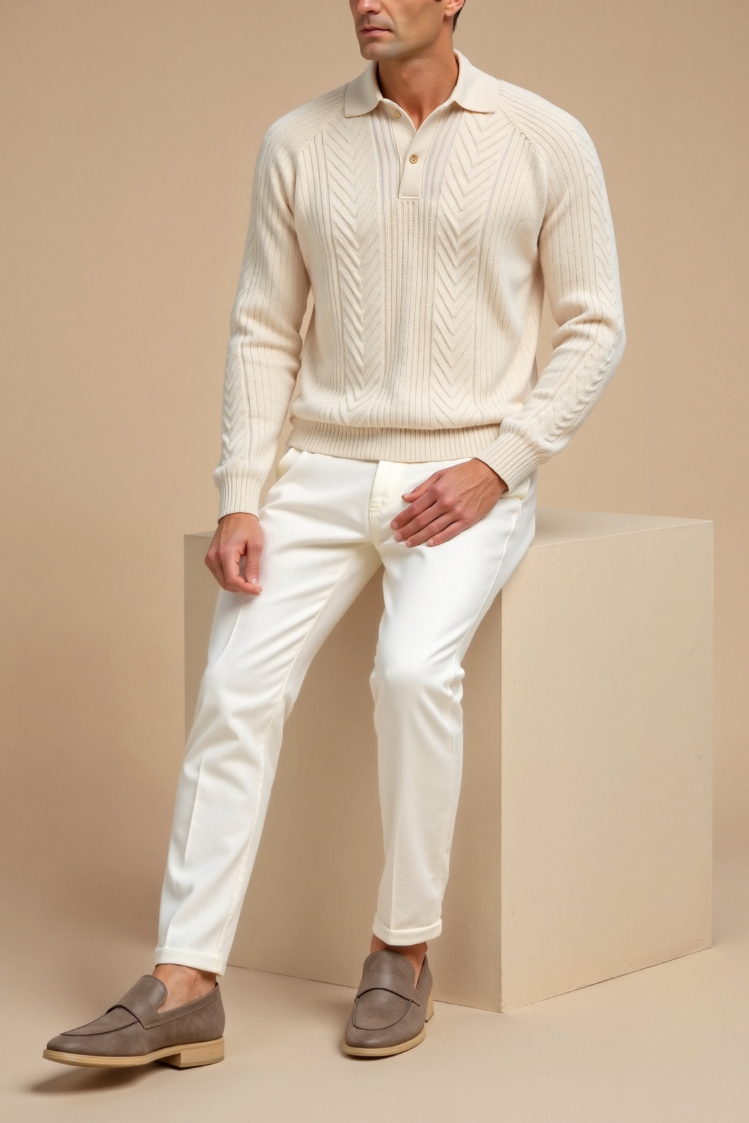 Mjuk långärmad herrtröja i retrostil. Enfärgad och bekväm för både våren och höstens mode.