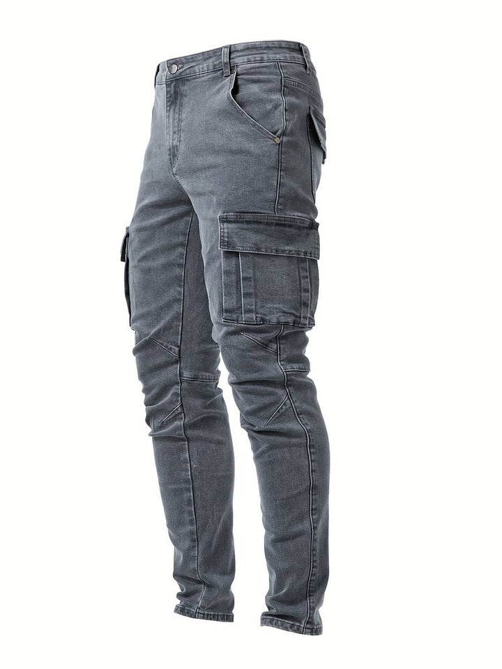 Bekväma slim-fit cargo byxor för män, idealiska för praktisk vardagsanvändning. Stilrent mode.