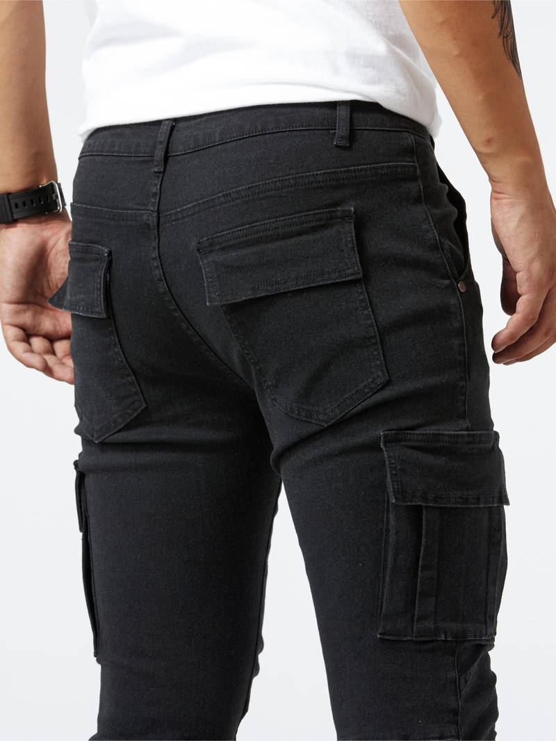 Mångsidiga slim-fit cargo byxor för herrar, stilrena för både vardag & fritid. Praktiska byxor.