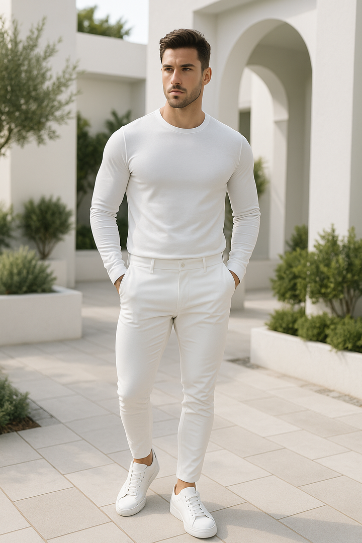 Blå denim herrjeans, slim fit med stretch för optimal passform. Klassiska fickor, perfekta vardagsbyxor.