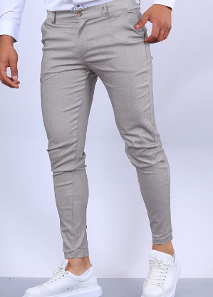 Bekväma slim fit herrjeans med stretch. Mångsidiga denimbyxor med fickor, perfekta för en modern look.