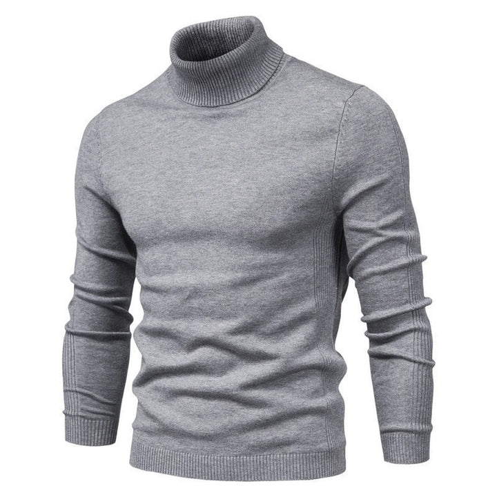 Stack av flera slim fit polotröjor i olika färger, visar mode och variation.