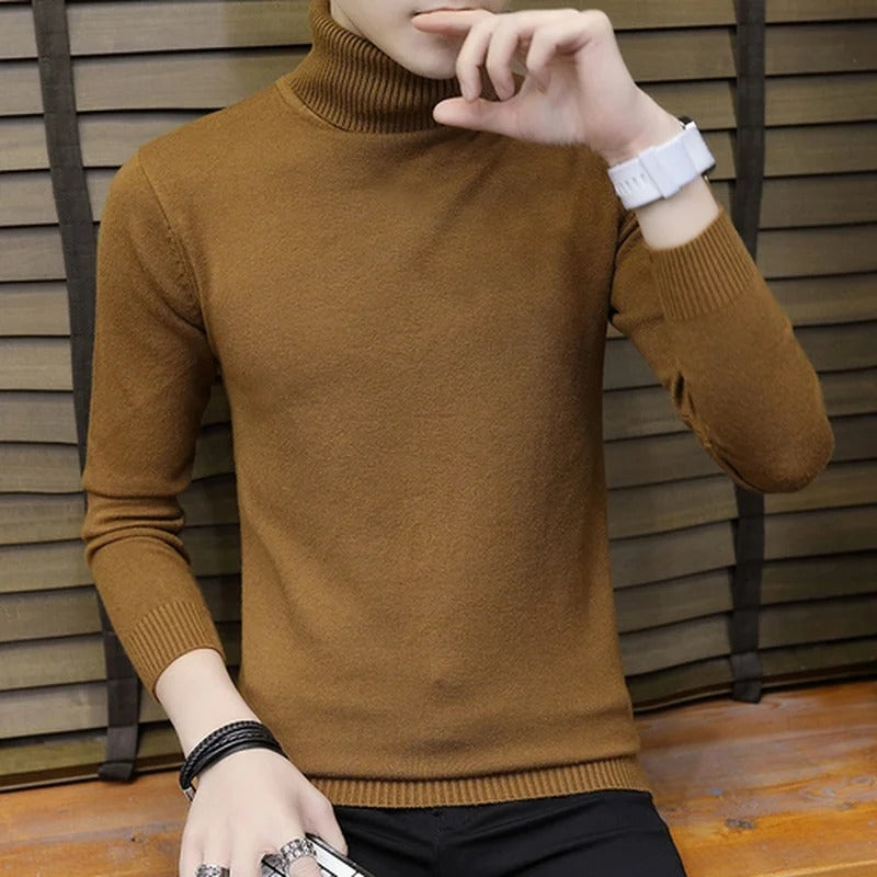 Närbild av armbågen på en slim fit polotröja, visar kvalitet och stickat mode.