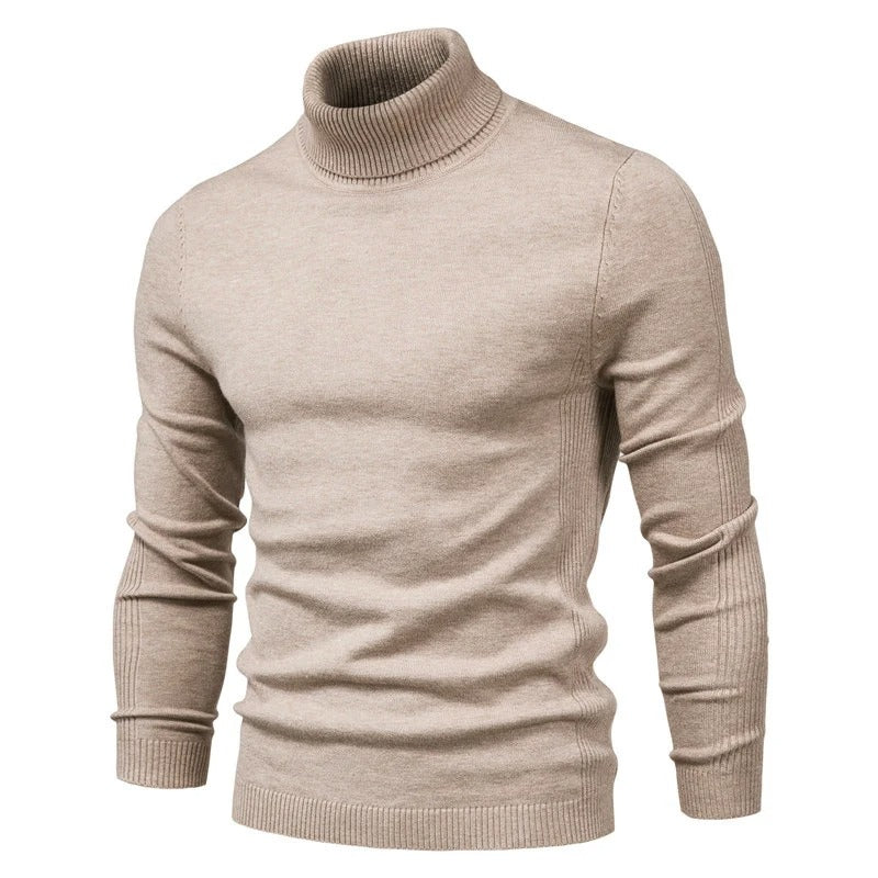 Detaljbild av kragen på en herr slim fit polotröja, visar dess höga och varma design.