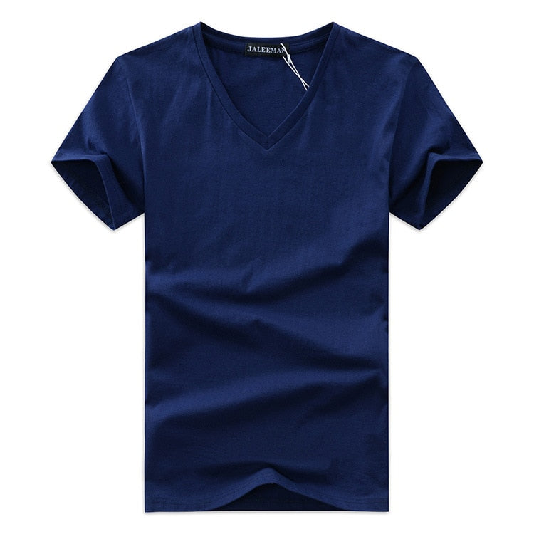 Klassisk slim fit herr t-shirt med v-ringning, kortärmad och enfärgad, en tidlös del av vardagsmodet.