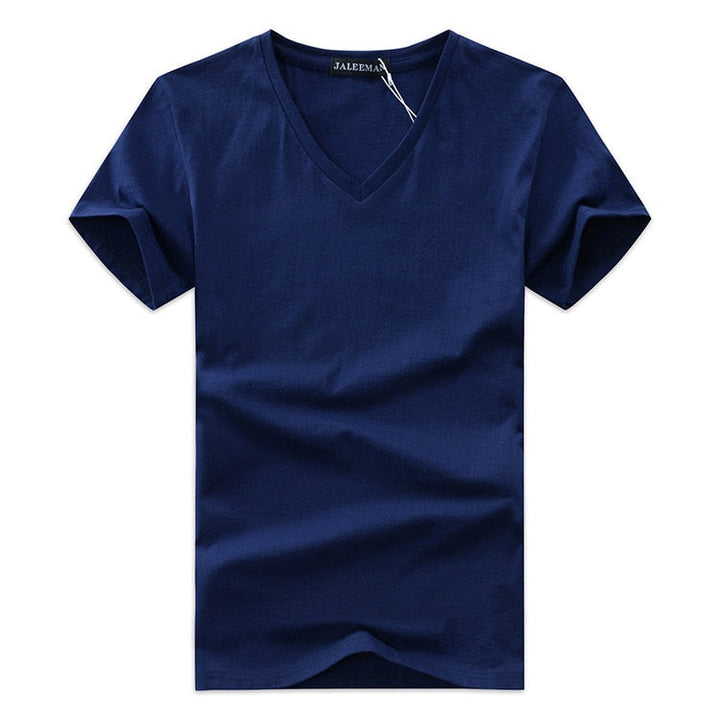 Klassisk slim fit herr t-shirt med v-ringning, kortärmad och enfärgad, en tidlös del av vardagsmodet.