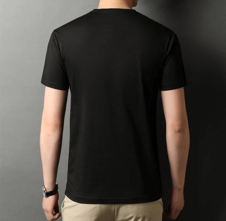 Bekväm herr v-ringad t-shirt i slim fit, kortärmad klassiker för alla tillfällen.