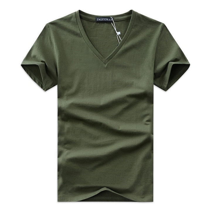 Den ultimata vardagsfavoriten: bekväm slim fit herr t-shirt med v-ringning och kort ärm.