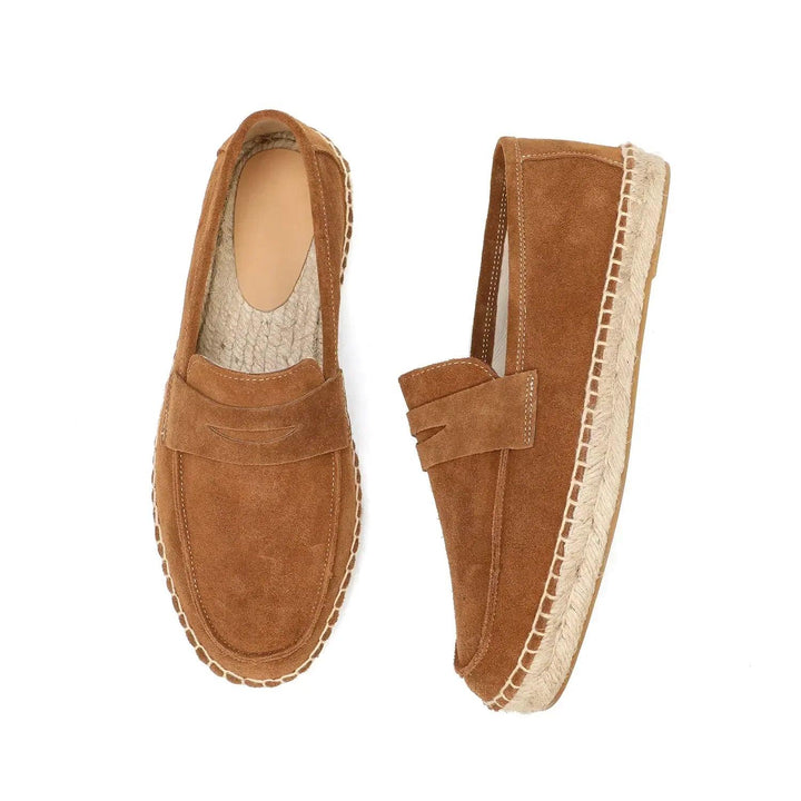 Eleganta slip-on herr loafers med flätad jute-sula. Idealiska som casual vår- och sommarskor.