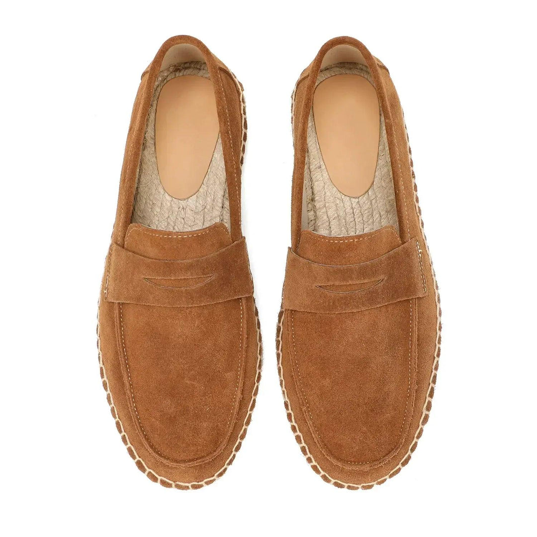 Närbild av tyget på bekväma herr espadrille loafers, slip-on modell för vår, sommar och casual stil.