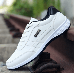 Atletiska herrskor, andningsbara sneakers, svarta med neonfärgade detaljer, på en bana