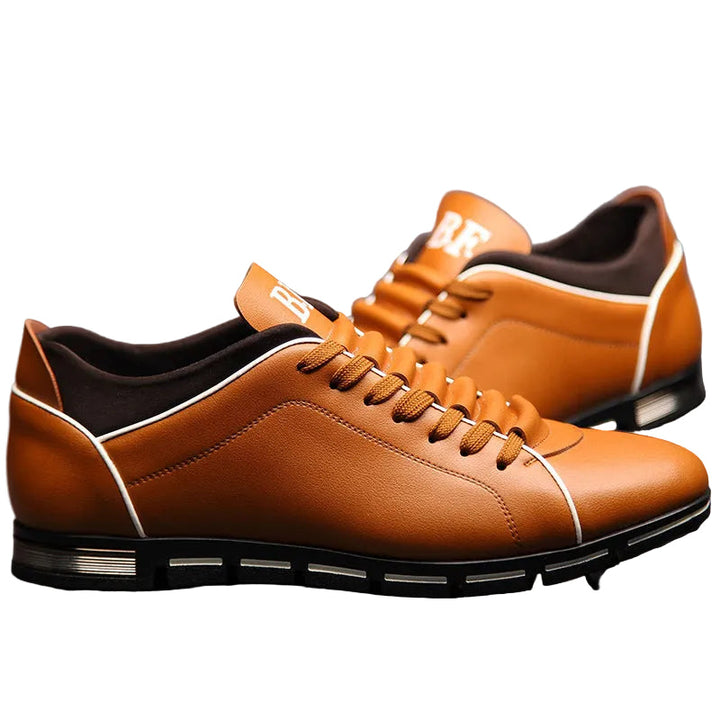 Herr sneakers i läderlook för mångsidig stil. Bekväma casualskor, perfekta som vardags- och fritidsskor.