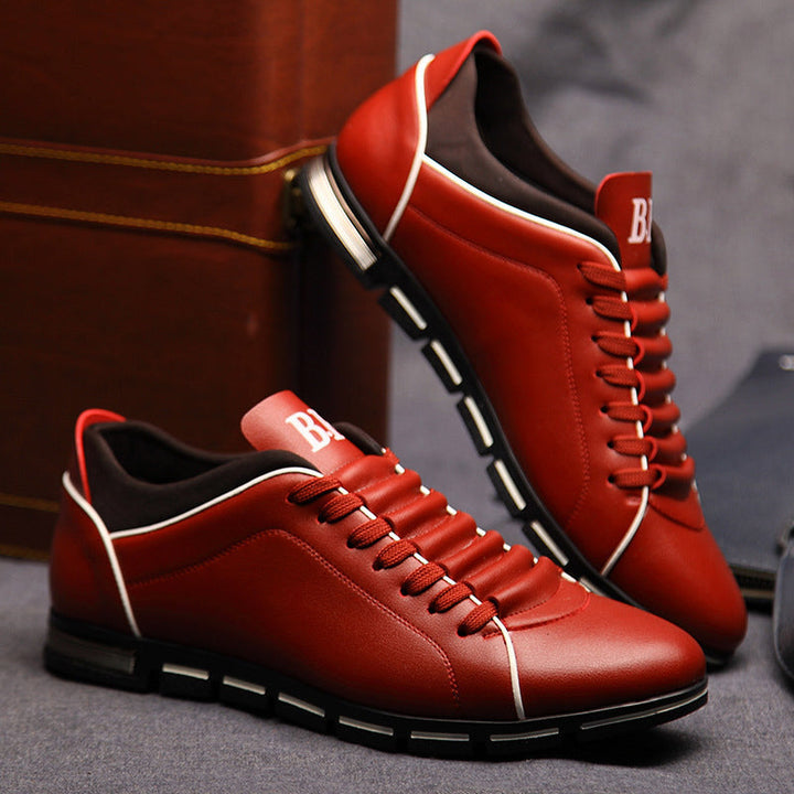 Bekväma herrskor i läderlook. Dessa casual sneakers erbjuder komfort för långa dagar och stil.
