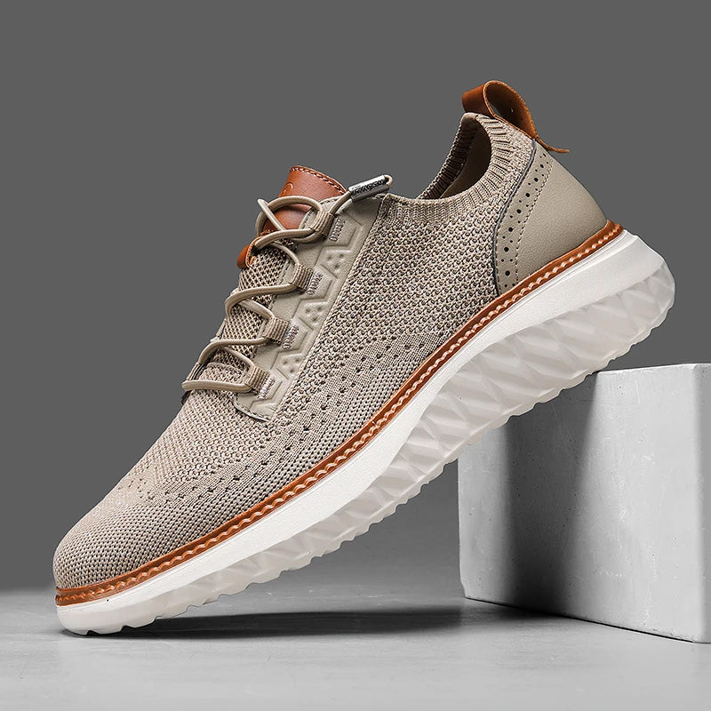 Avslappnade slip-on sneakers för herr. Slitstarka vardagsskor som är enkla att ta på. Perfekta för snabb användning.