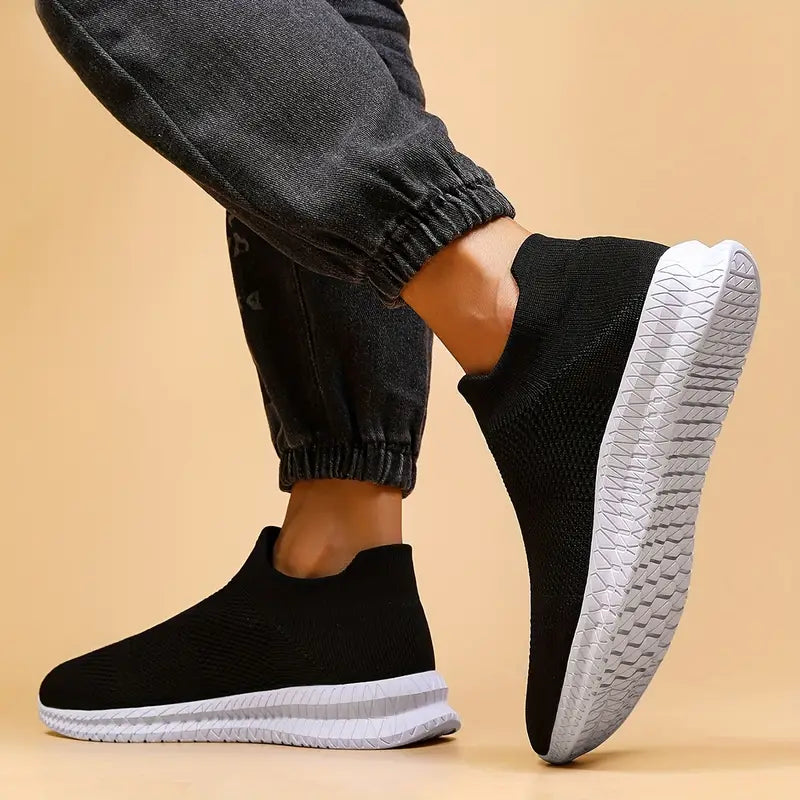 Stilrena och moderna herrskor i sockskodesign. Lätta att ta på, perfekta som sommar- eller vardagsskor.