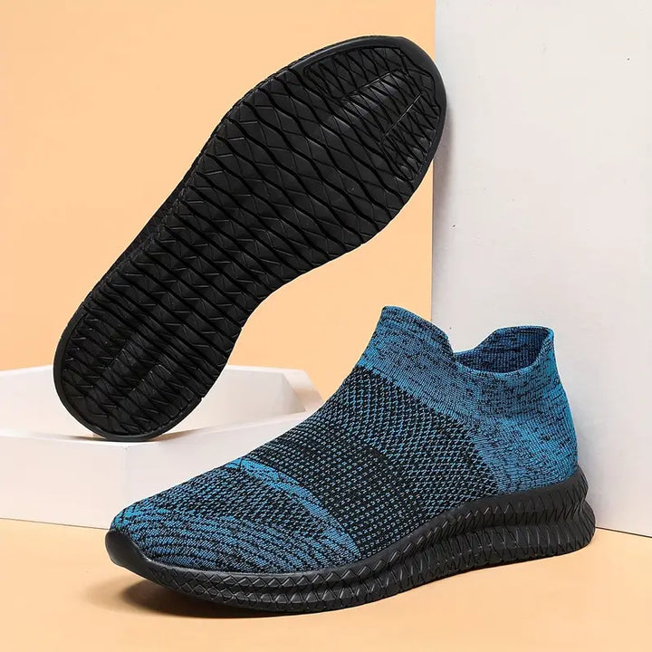 Herrsockskor för sommar och fritid. Lätta, bekväma och stilrena med strumpliknande passform för aktiva dagar.