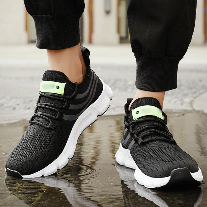 Mångsidiga herr sportskor för träning och vardag, bekväma sneakers med stilren estetik.
