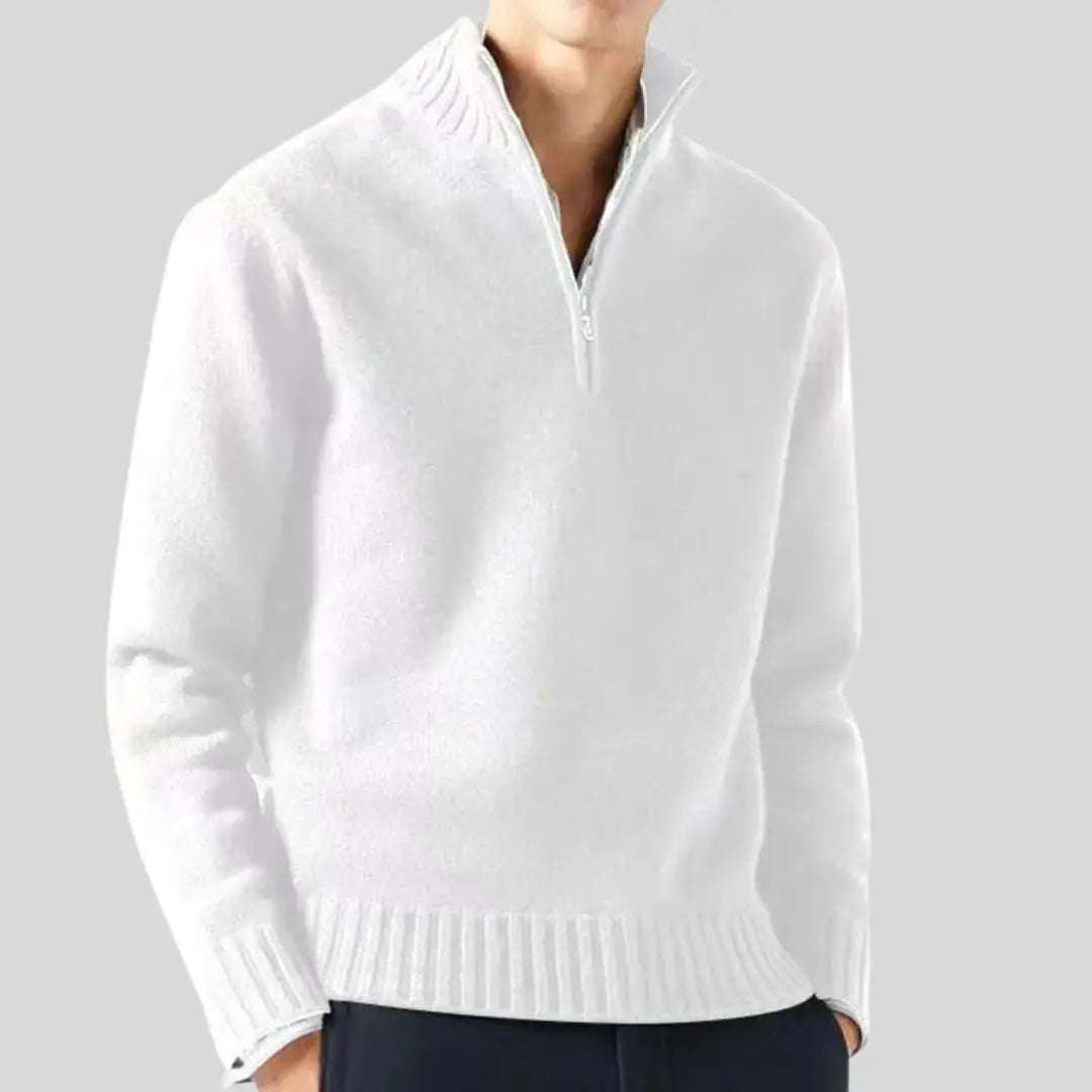 Stilren stickad herrtröja med halv-zip och bröstficka. Perfekt för bekväma vardagsdagar.