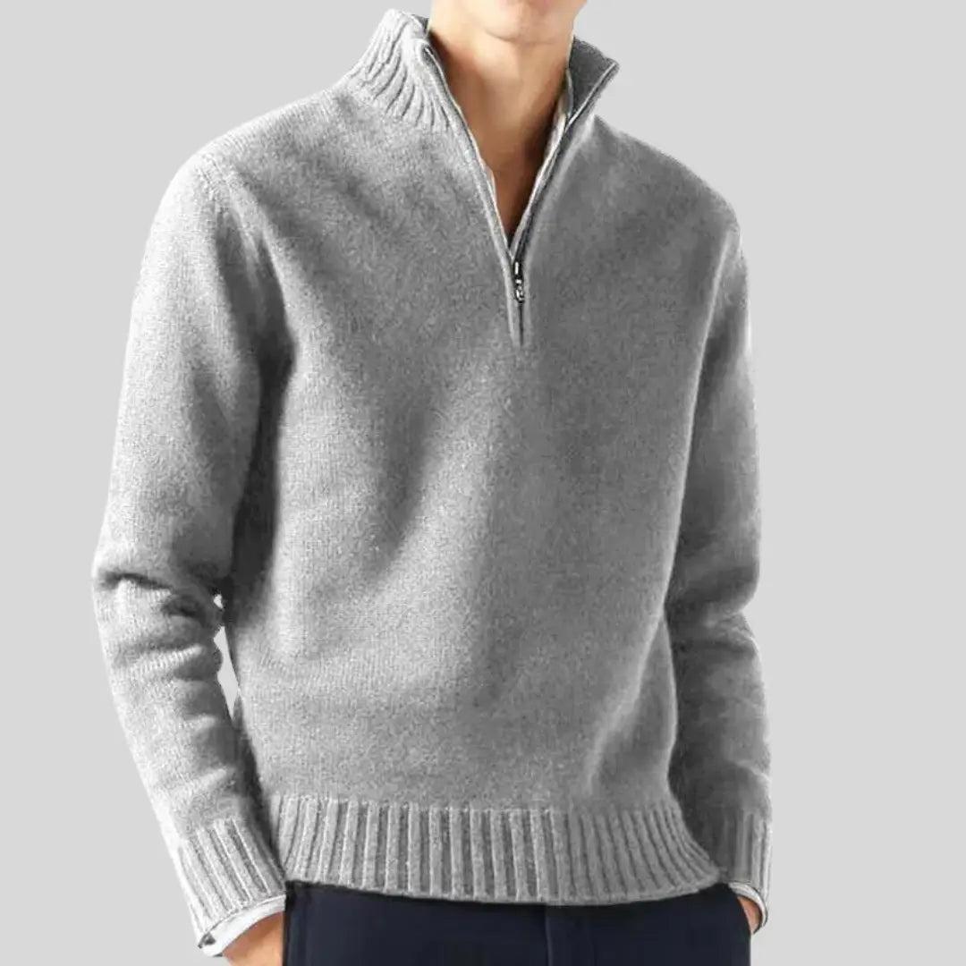 Modern design herr halv-zip tröja med diskret bröstficka. Ett stilrent tillskott till garderoben.