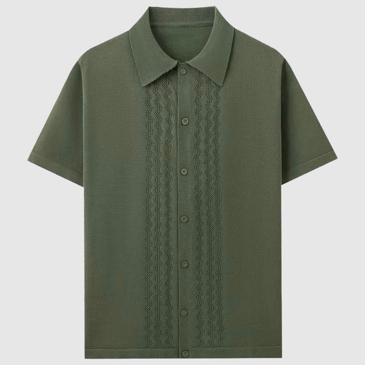 Modeinriktad herrskjorta med geometrisk abstrakt mönsterdesign, stickad för en bekväm sommarlook.