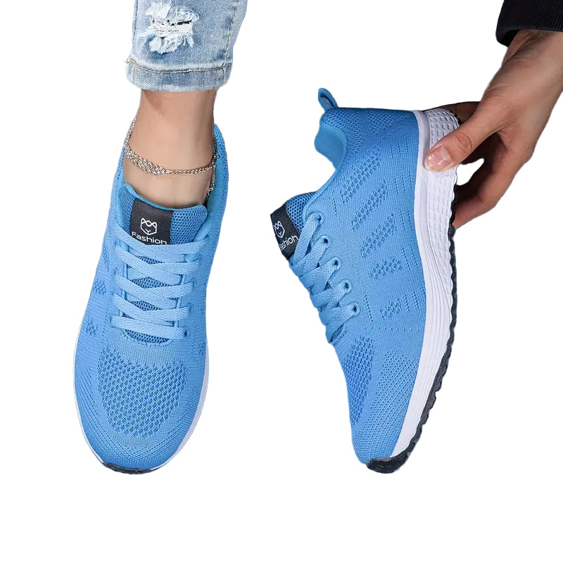 Herr stickade kamouflage sportskor. Lätta, bekväma sneakers för träning och fritid. Perfekta löparskor.