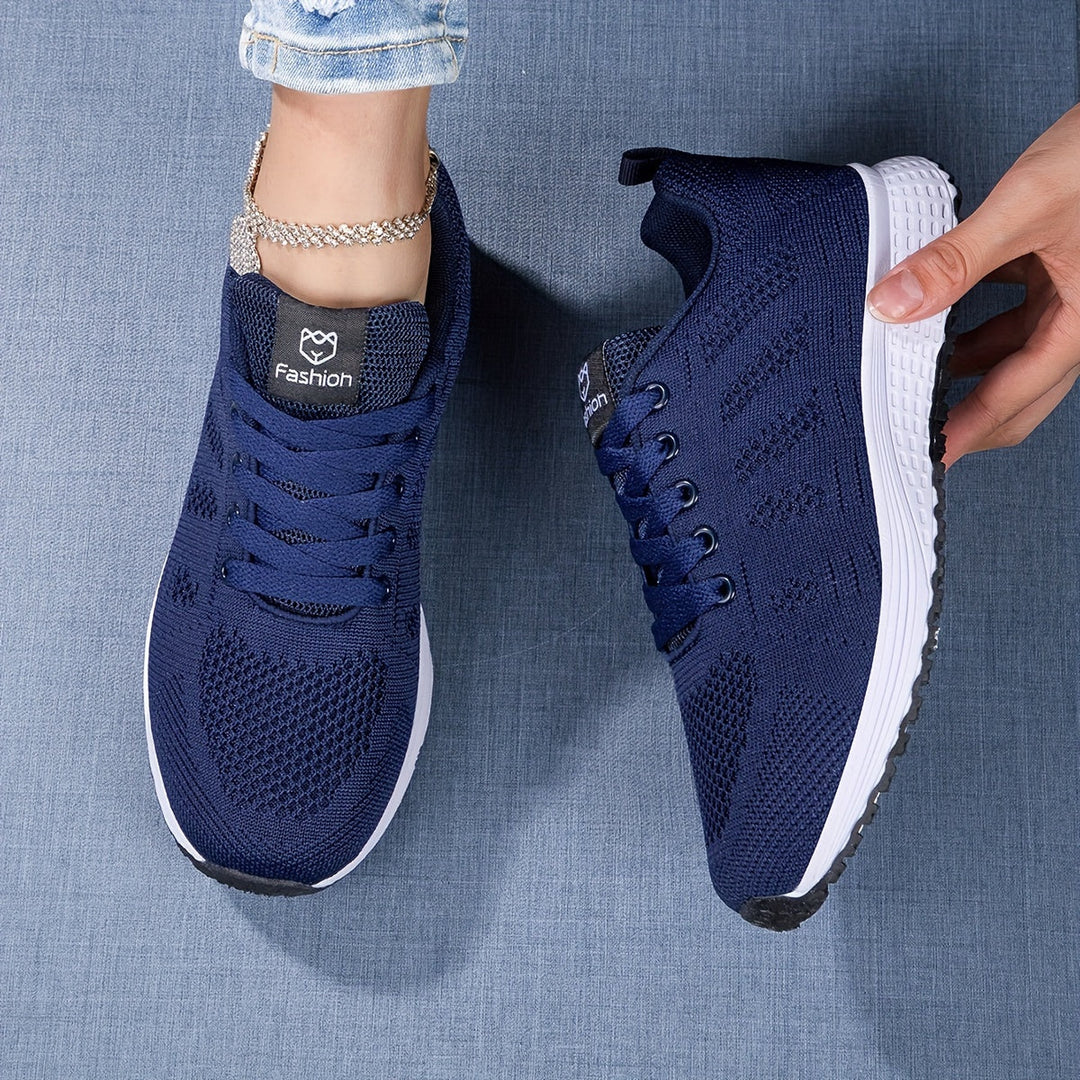 Herr sneakers med kamouflagemönster. Lätta fritidsskor i stickat material, för sommar och vår.
