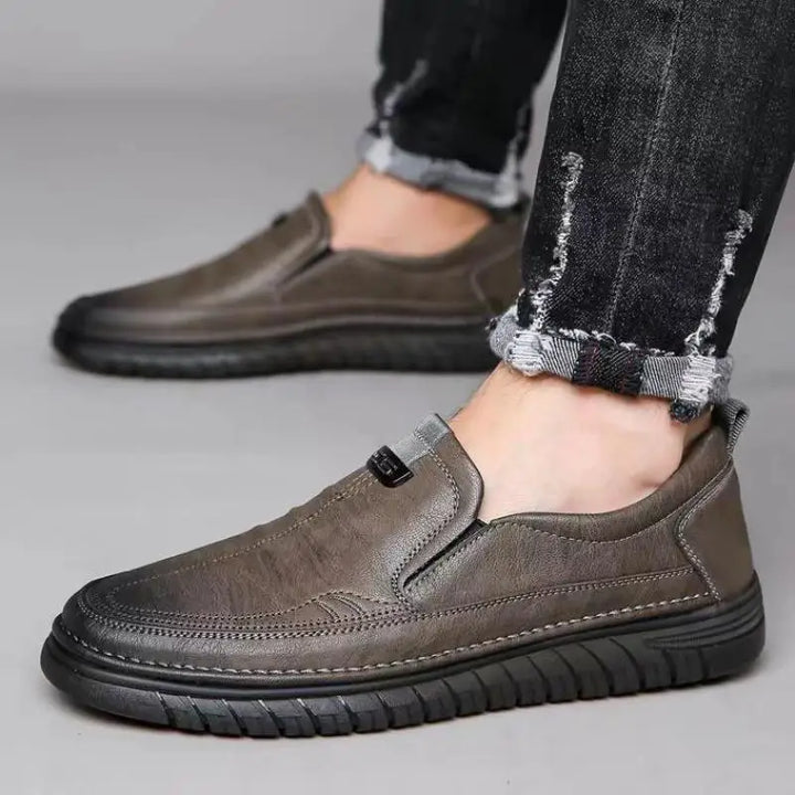 Herr bruna loafers i PU-läder, slip-on, designade för komfort och mångsidighet, casual och business.