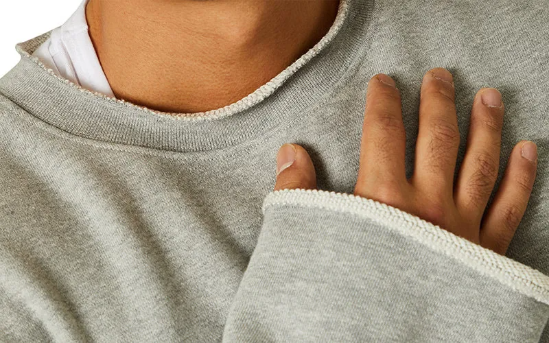 Stilren herr sweatshirt, rundhalsad design. Idealisk för herrkläder, fritid & sport.