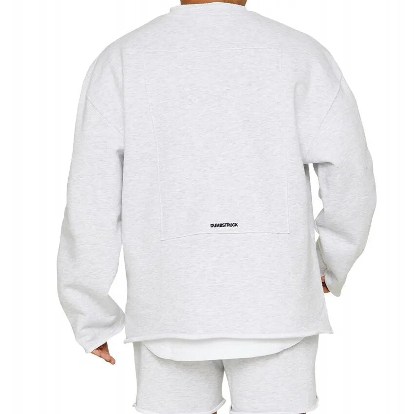 Modern herr sweatshirt, rundhalsad för en avslappnad men stilfull look. Komfortabel herrtröja.
