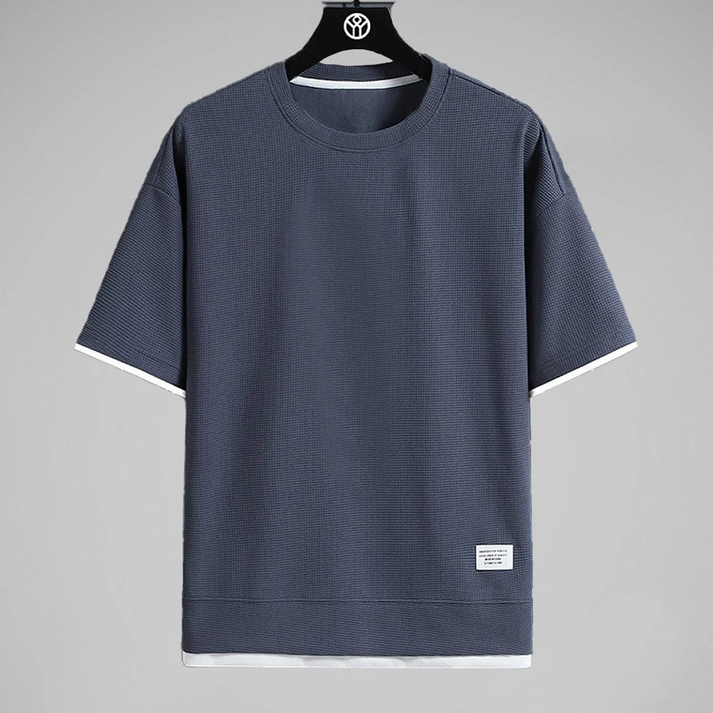 Kortärmad, bekväm herr T-shirt i våffelstruktur, perfekt för en stilren och avslappnad vardag.