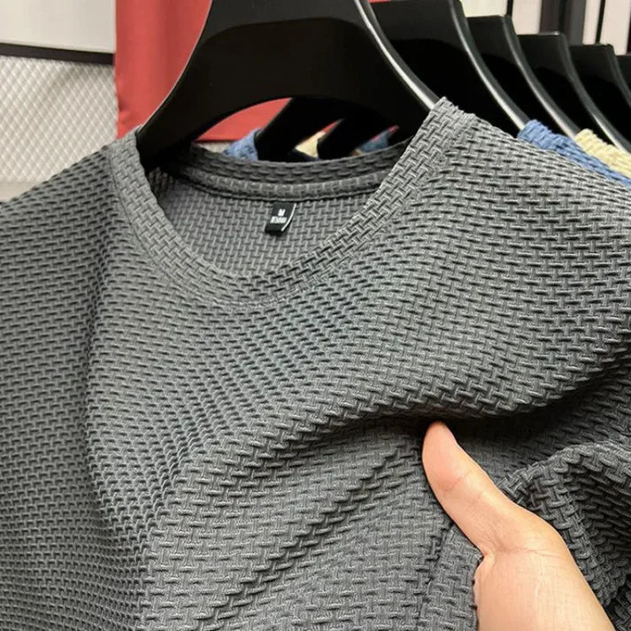 Herr T-shirt kortärmad, stilren och bekväm för vardag och fritid. Ett perfekt basplagg för herrkläder.