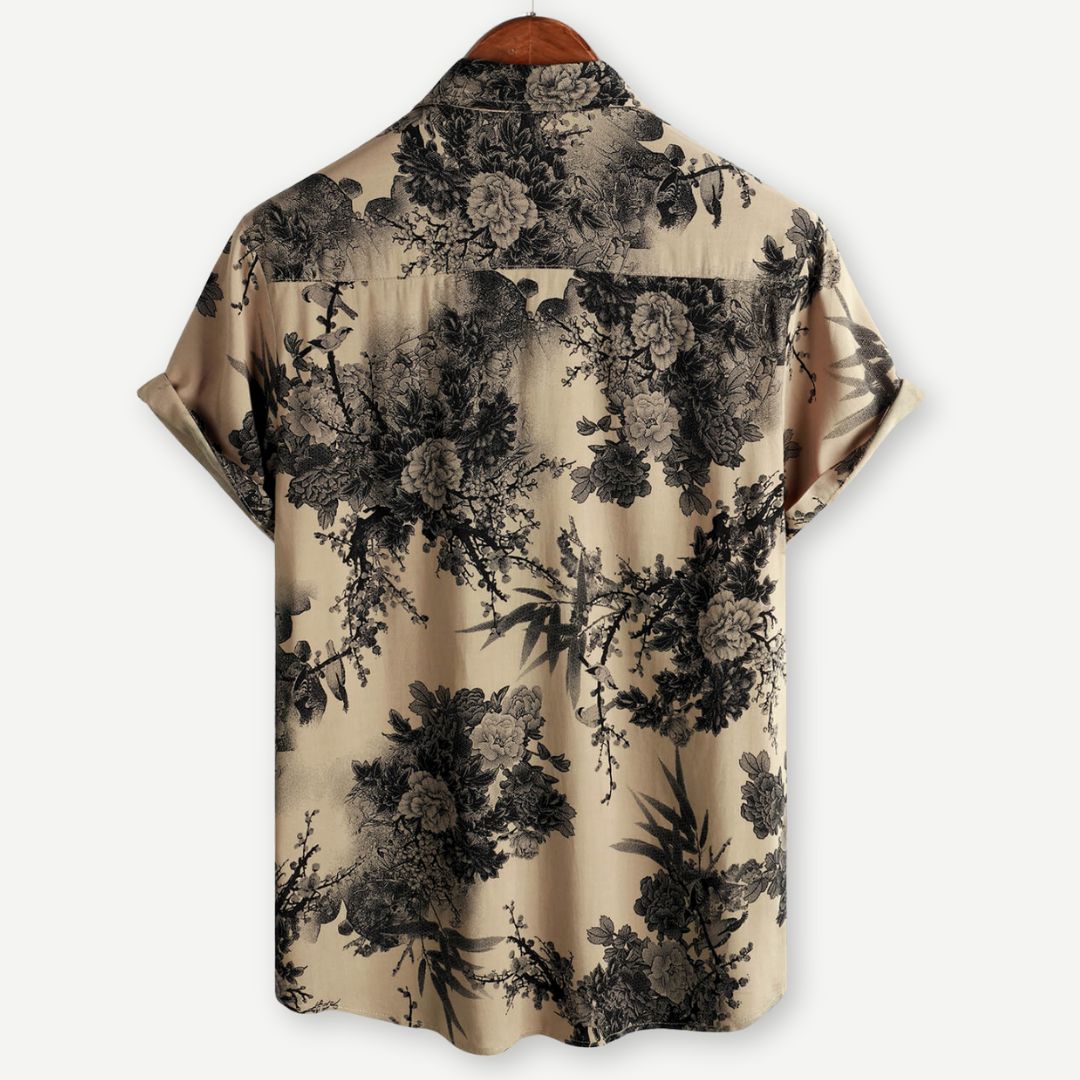 Blommig herr t-shirt i vintage stil, ljusblå med färgstarka blommor, bekväm och avslappnad passform