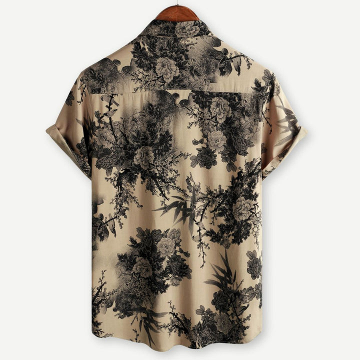 Blommig herr t-shirt i vintage stil, ljusblå med färgstarka blommor, bekväm och avslappnad passform