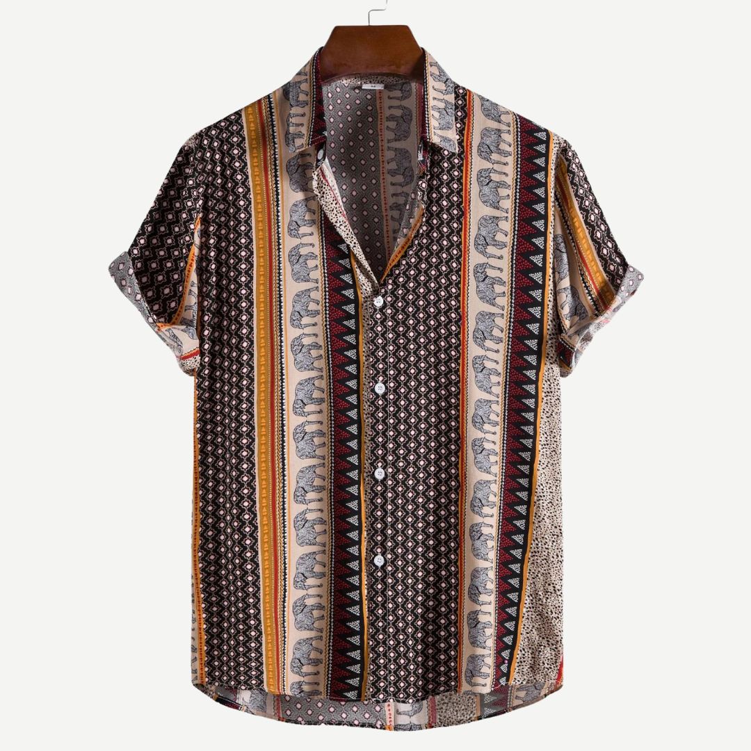 Herr t-shirt i lätt tyg med unik geometrisk elefantdesign i rött, somrig och stilren