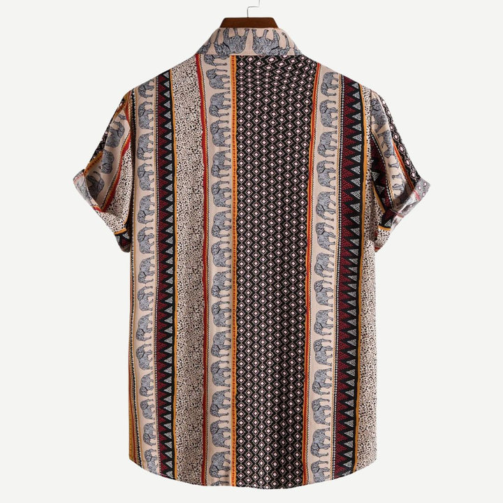 Bekväm herr t-shirt med geometrisk elefant i mörkgrönt, idealisk för varma dagar