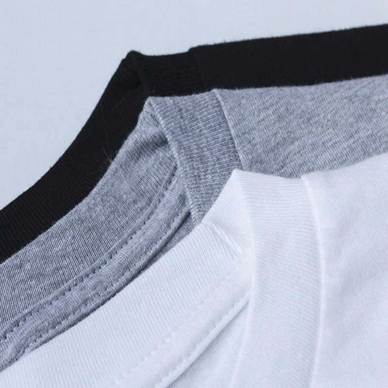 Detaljbild: Tyg och sömmar på herr T-shirt "Visa mig dina kattungar", högkvalitativ bomullströja.