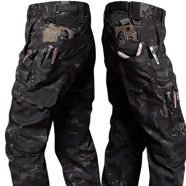 Herr taktiska friluftsbyxor i camo, ripstop-material, med flera fickor för vandring.