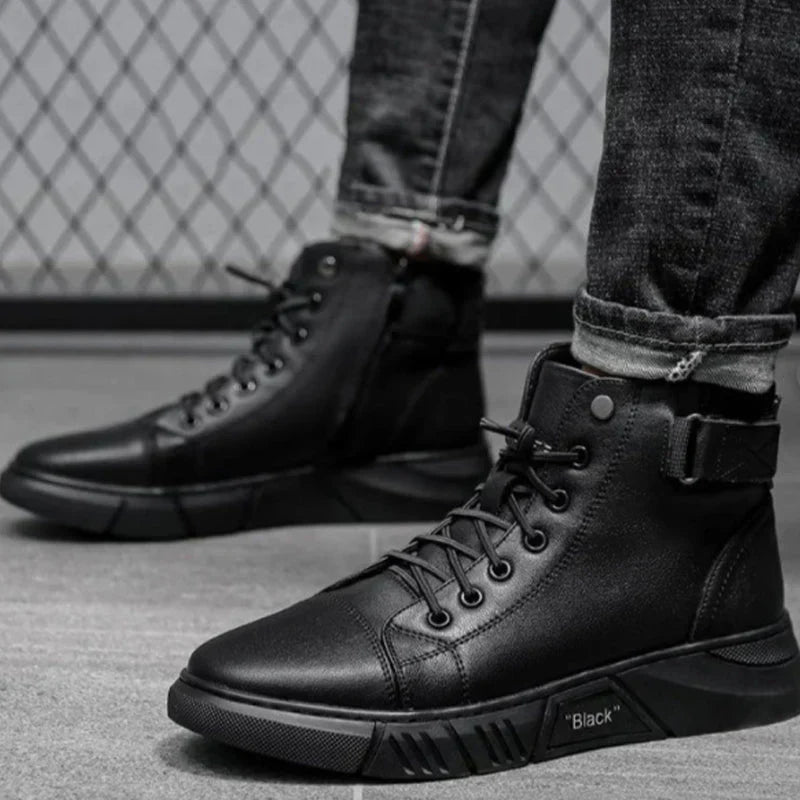 Närbild Herr Urban Streetwear sneakers, fokus på andningsbart material och snygga sömmar. Komfort.