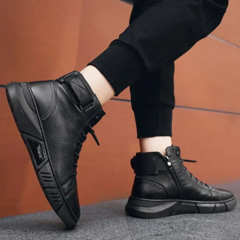 Robust sula på Herr Urban Streetwear sneakers, designad för grepp och hållbarhet i urban miljö.